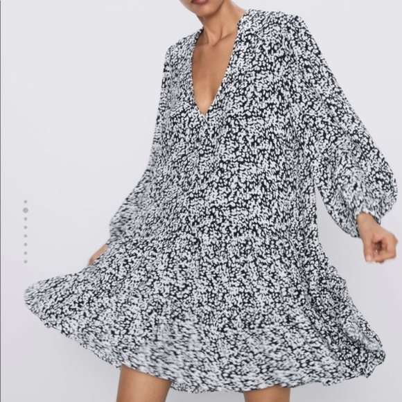 Zara long sleeve black and white smocked dress - Picture 8 of 8